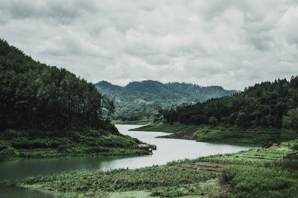 给孩子买终身重疾险要多少钱，还是30年重疾险好